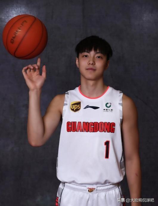 全明星赛三分大赛胡明轩晋级，姜伟泽&陈林坚被淘汰！
今晚进行的全明星三分大赛预赛