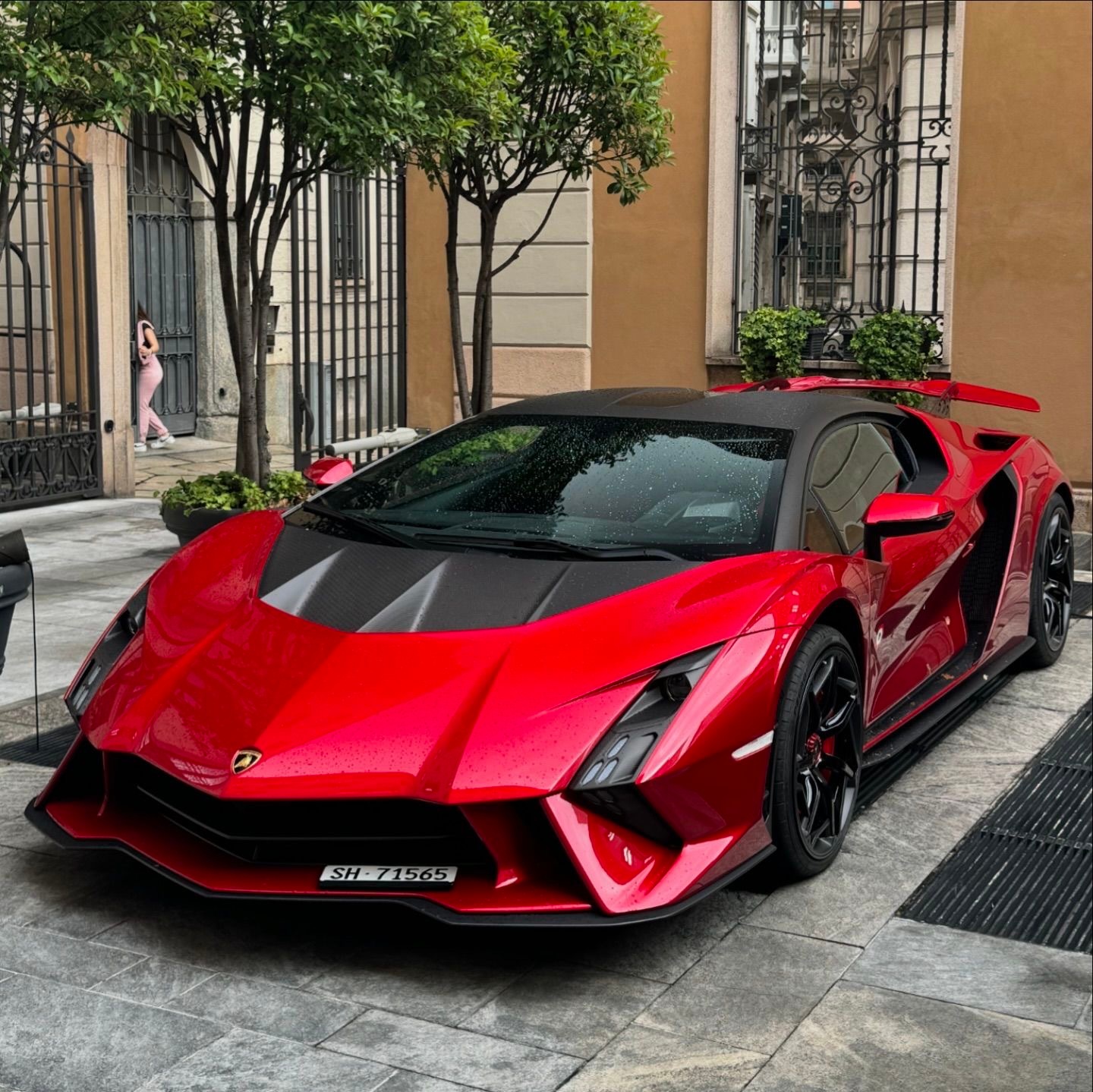 米兰 Lamborghini Invencible.Color : Rosso 