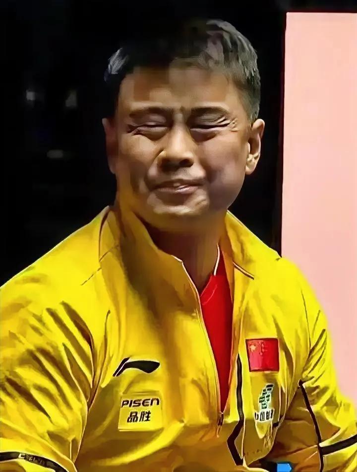 王皓的脸都被气绿了！

王楚钦2-4输给张本智和，王皓负有不可推卸的责任！本场比