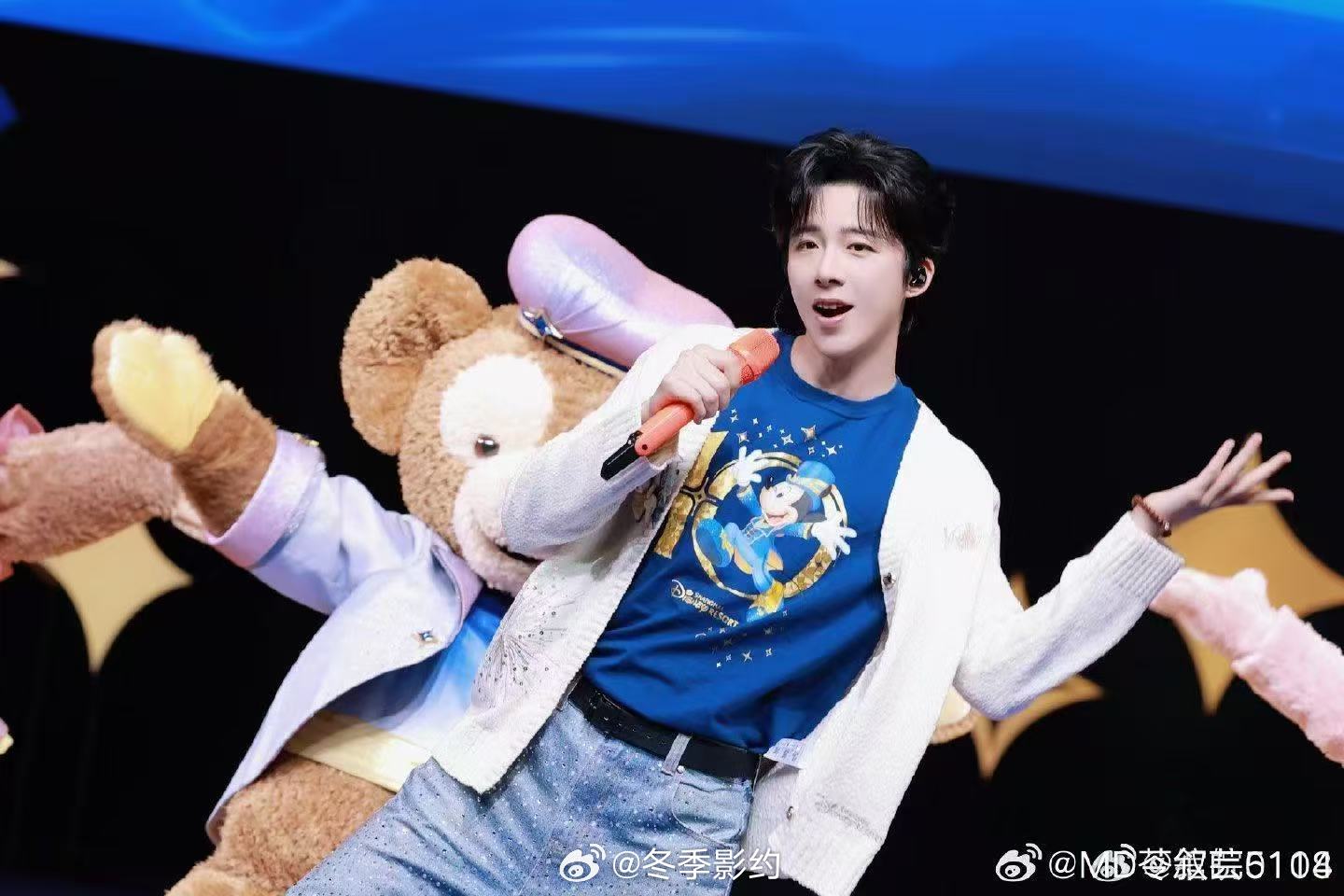 让他念最近很火的一句话，他先问这是出自哪，结果被科普是出自他自己的电视剧，那表情