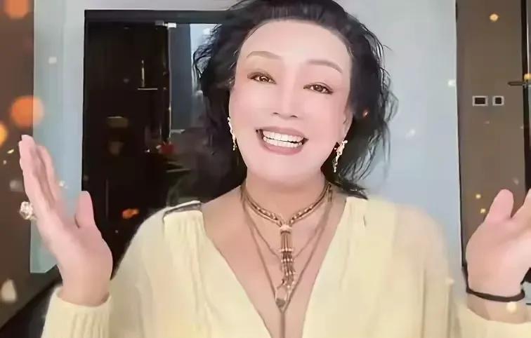 兰姐这份心态真的太圈粉了，永远向阳、永远有劲儿，几句话就把人心里的阴霾都吹散了。