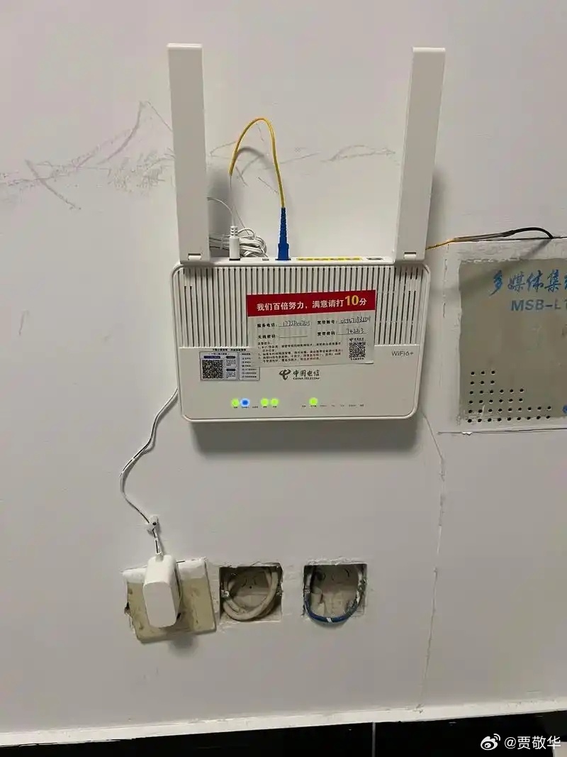 刚才跟邻居聊装修，我说装修前你要想好，家里网络怎么规划，买哪些家电，装什么样的灯