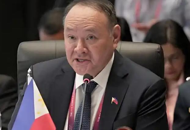 菲律宾国防部长有俩国籍？地震前他正在骂中国。
一个国家的国防部长，手里握着军队，