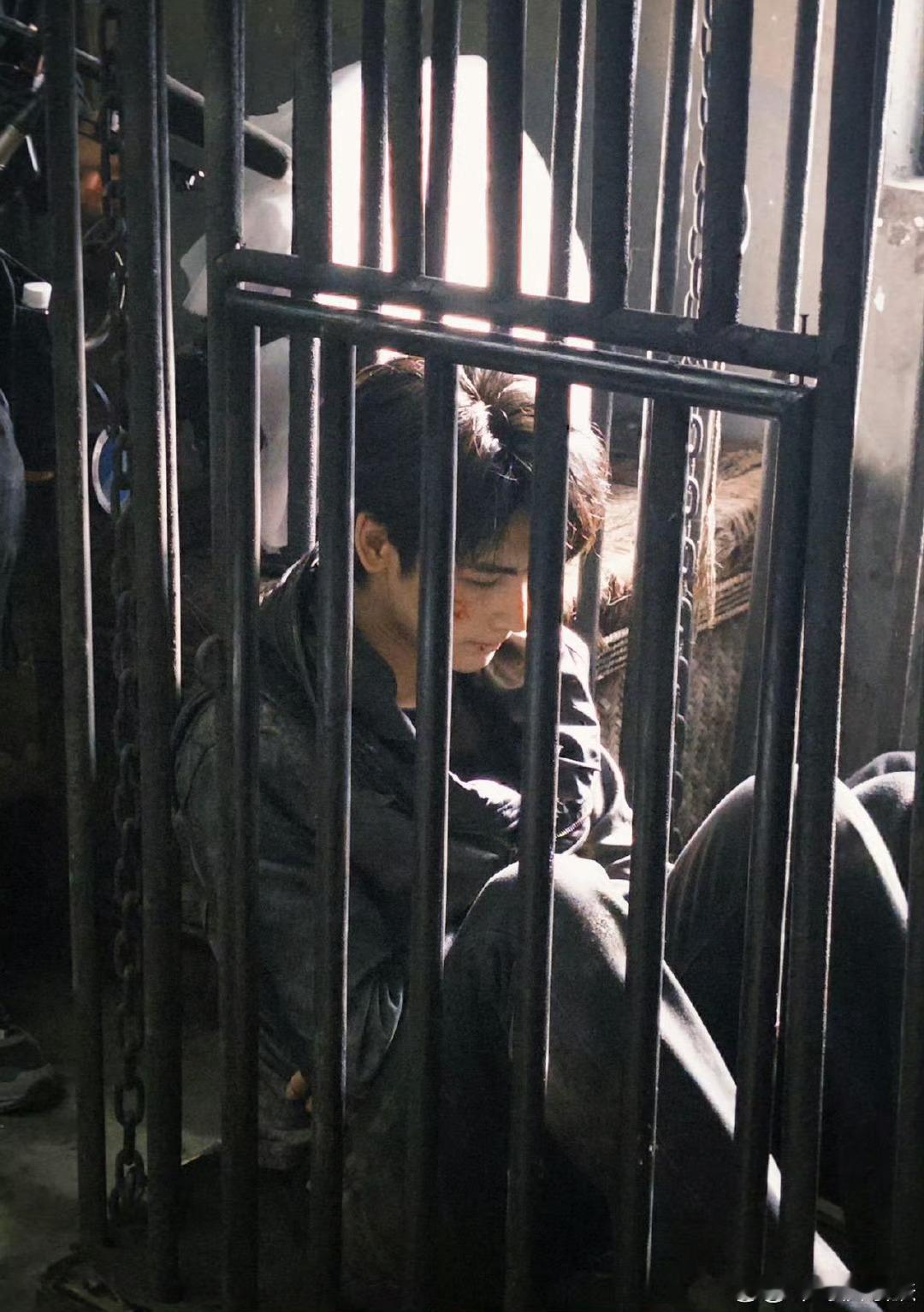  黄俊捷重生之小脆皮变身记《山神》金十三开场就“脆皮”属性拉满，惨得让人心疼！黄