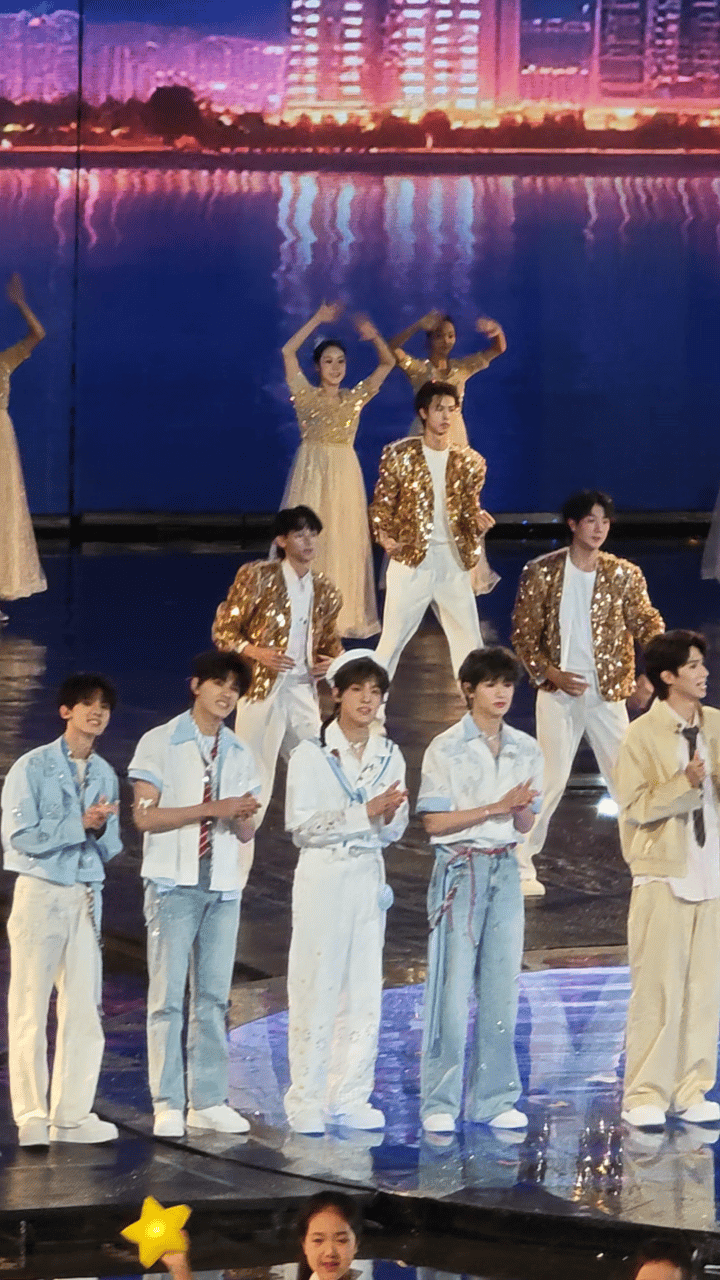 登陆少年 电动摇摇乐四小只太可爱了哪里的电动摇摇乐，我收我疯狂收 ​​​