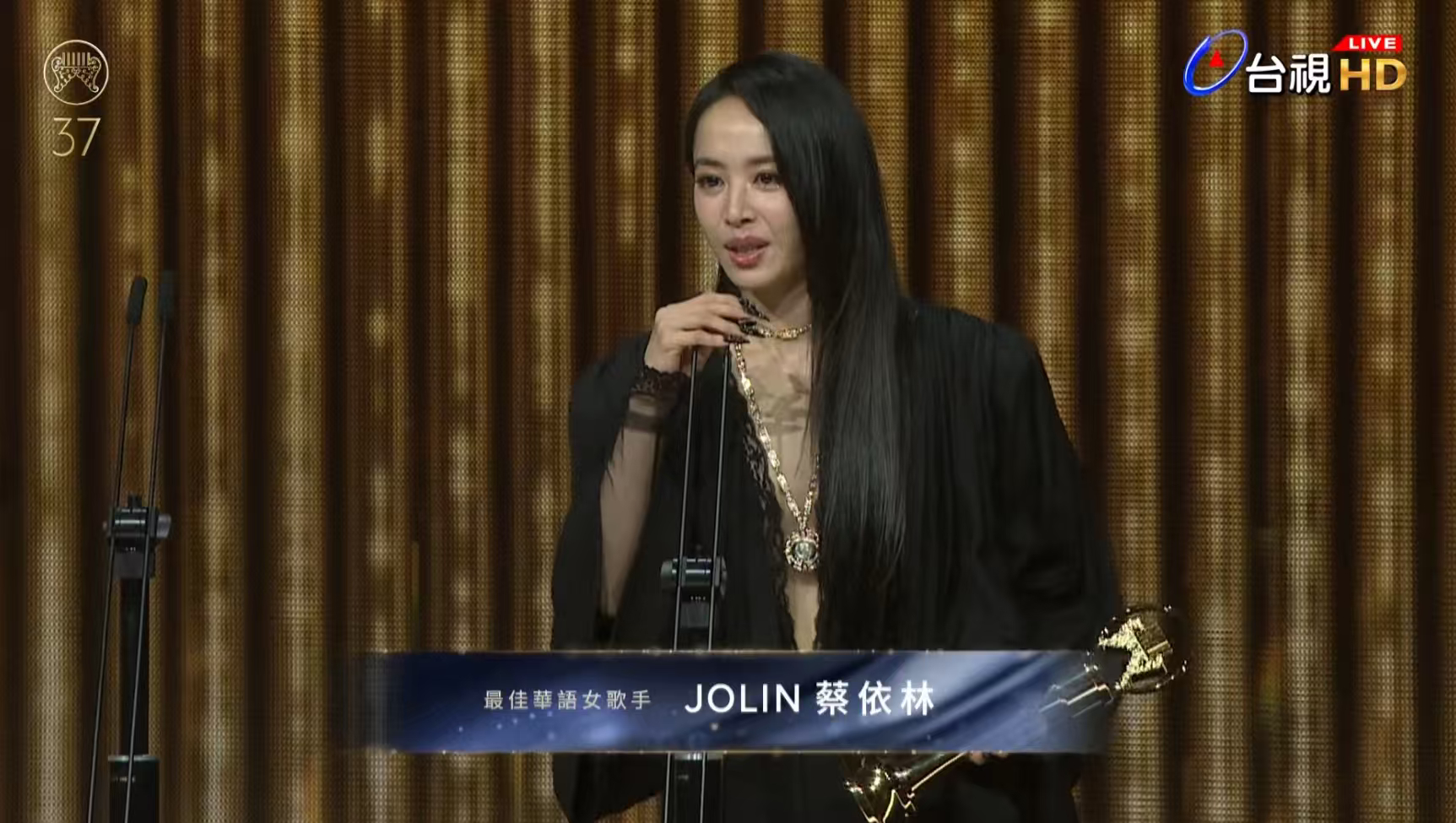 第37届金曲奖最佳华语女歌手蔡依林！！！！继充满意义的《舞娘》之后，第二次舞曲封