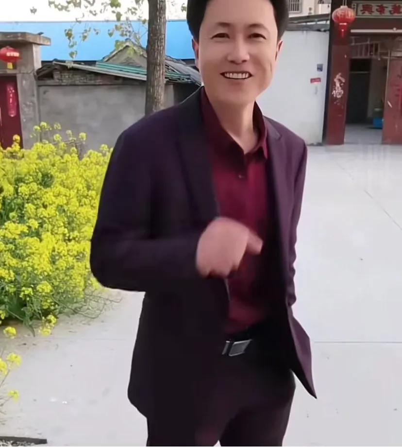 还我秀才!!!还我秀才…听说秀才被封了什么原因啊
不能看他直播了	一笑倾城
