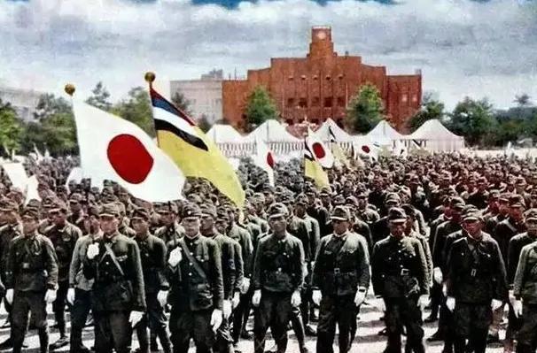 日本最怕什么？
我认为日本不怕你武器先进，不怕你经济强大，更不怕你的善良，它们