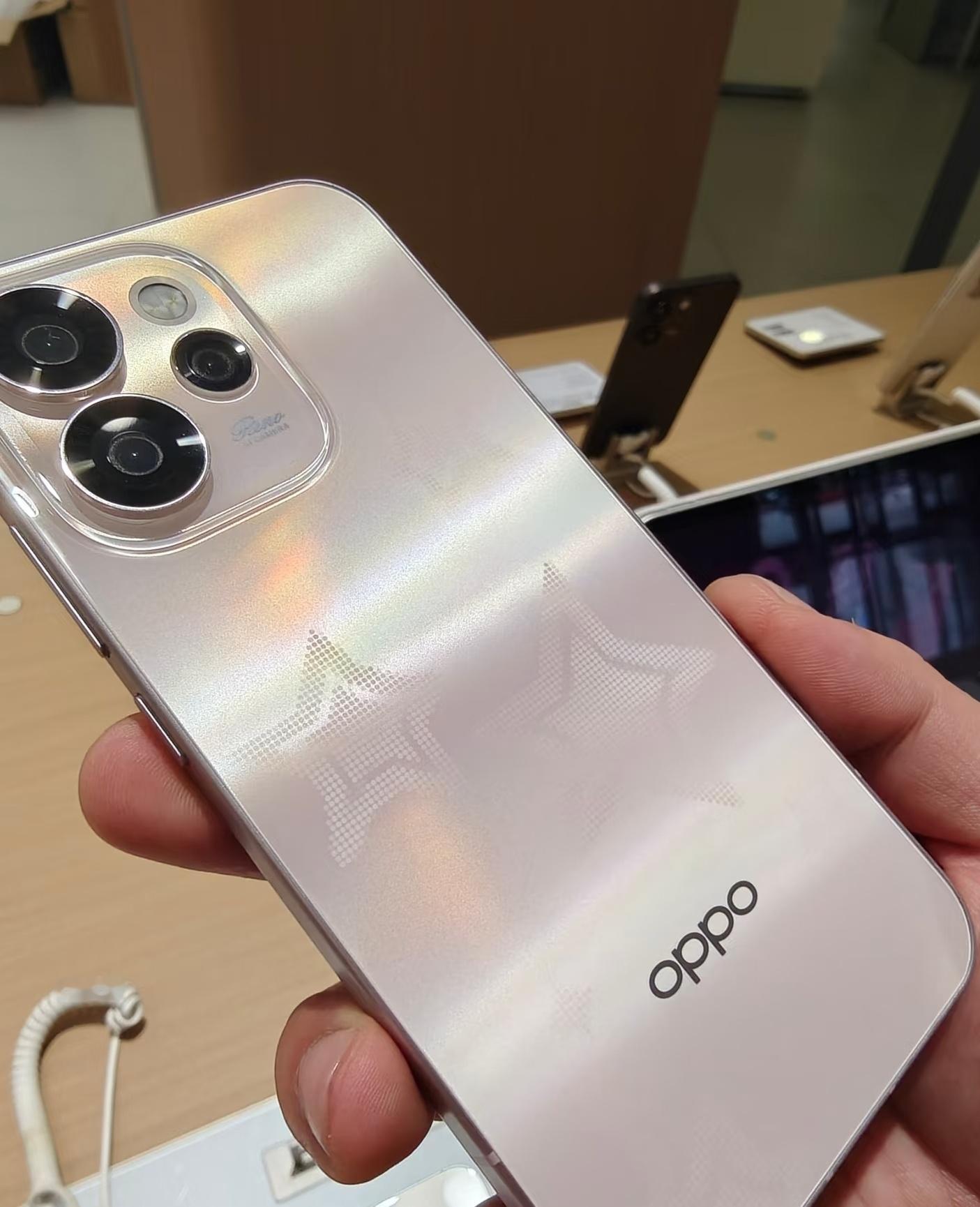 以为14的人鱼姬已经够好看了，没想到reno 15还能这么美，机身配色少女心拉满