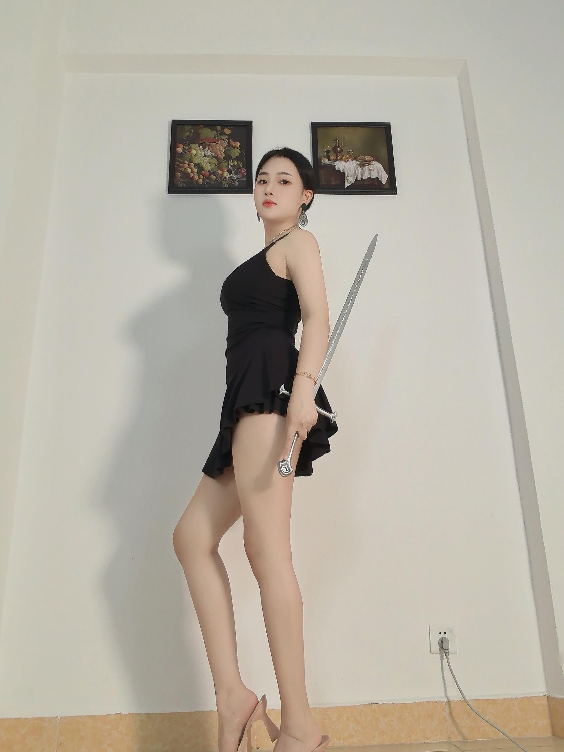 色字头上一把刀，我这么年轻应该能多扛几刀。