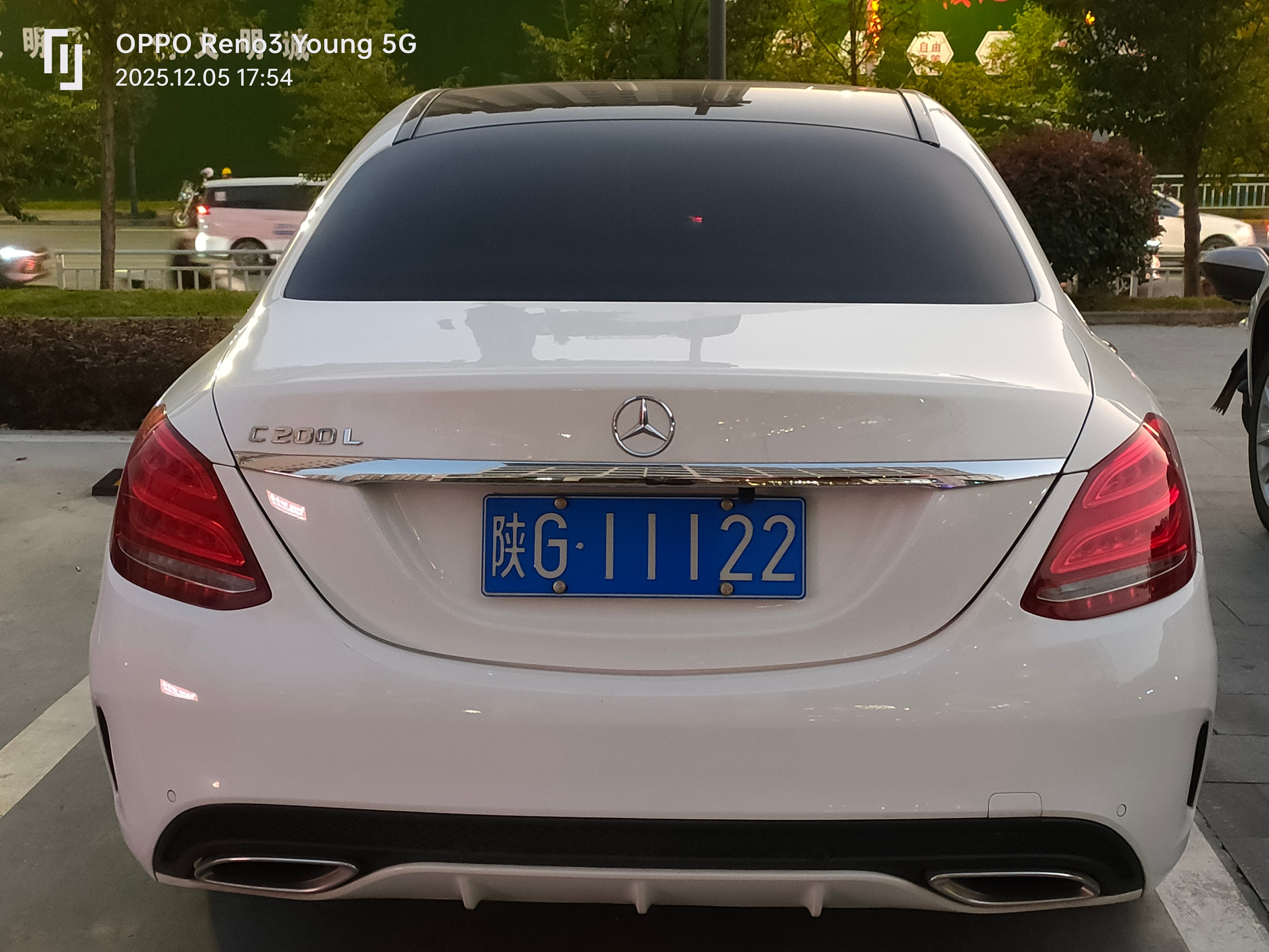 陕G11122奔驰C200L 