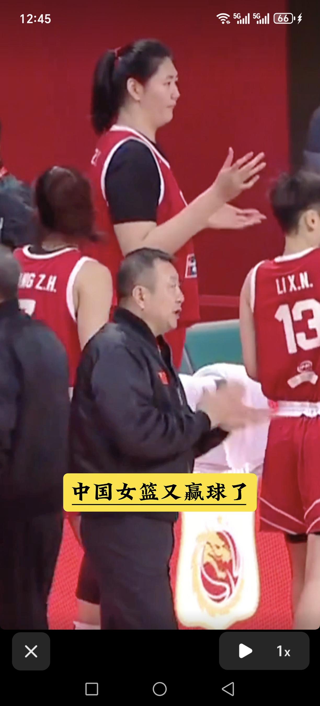 中国女篮又赢球了，亚运会越打越勇张子宇登场！5号老将底线发球，自己就悠悠闲闲跑到