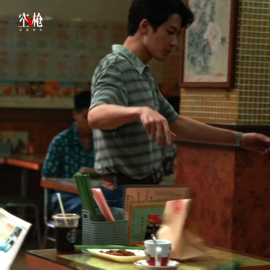 踹门这一脚真带感！ 