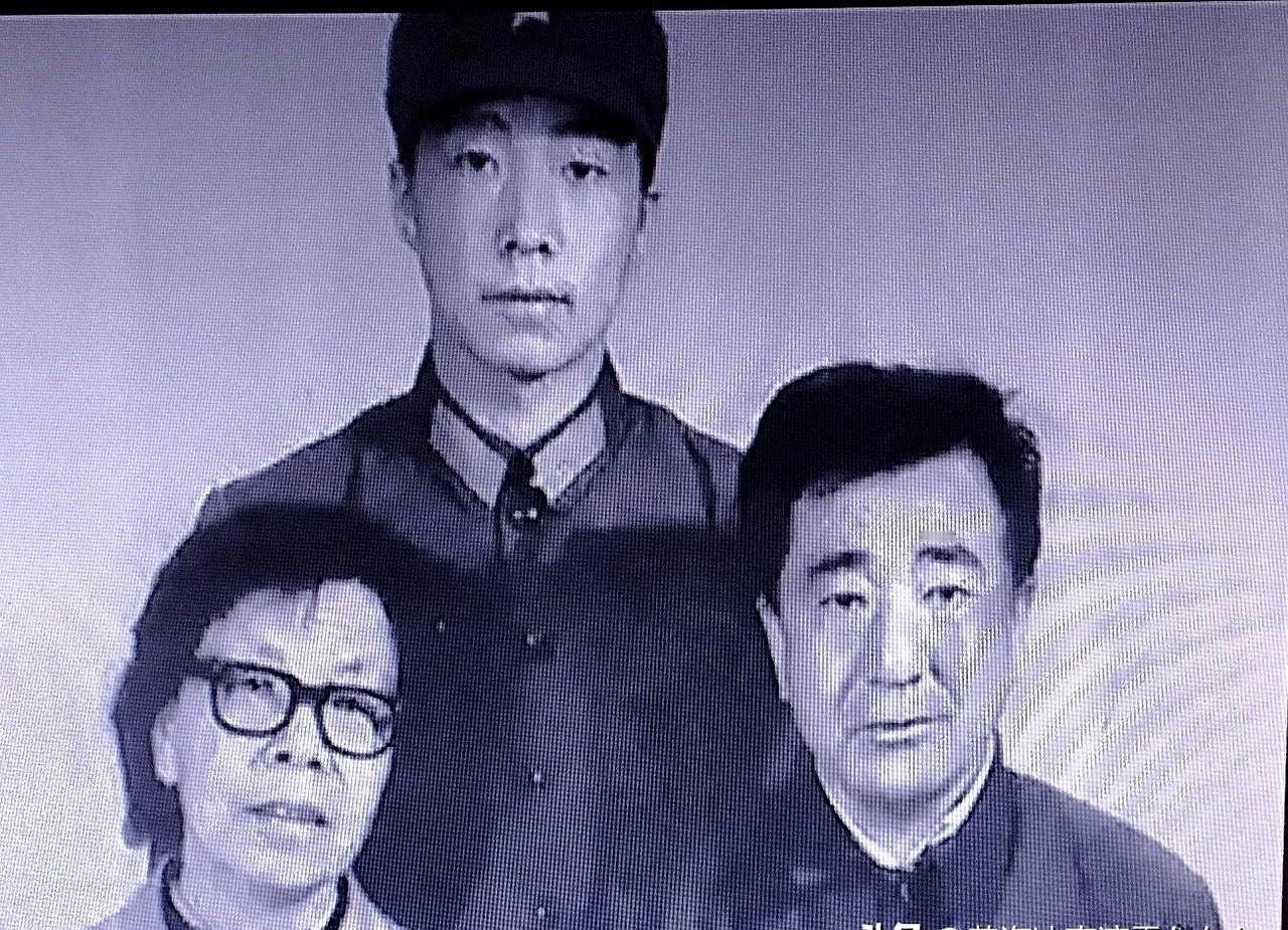 “原来杨利伟背后，真有个能打的贤内助！”
 

张玉梅，辽宁绥中三中老师出身，如