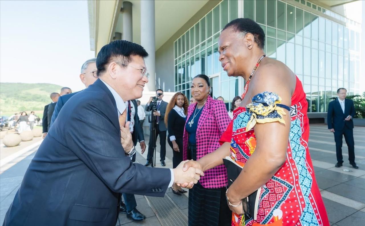 台当局高层秘密抵达非洲，包了一架飞机穿越13国领空，但还是晚了一步：没赶上！
