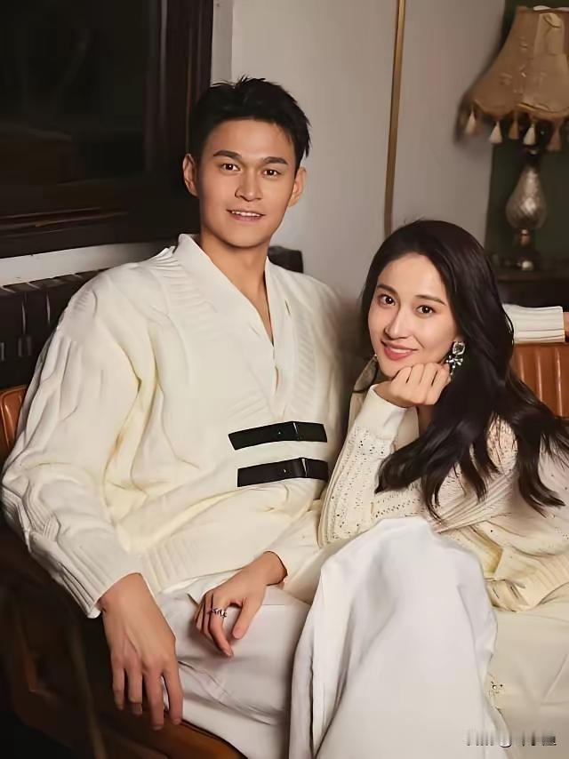 孙杨世界游泳冠军，
张豆豆艺术体操运动员。
他们都是事业有成，
婚姻幸福……