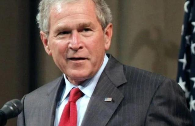 小布什在任时，解决了萨达姆，但来不及解决塔利班。奥巴马在任时，解决了卡扎菲，但仍