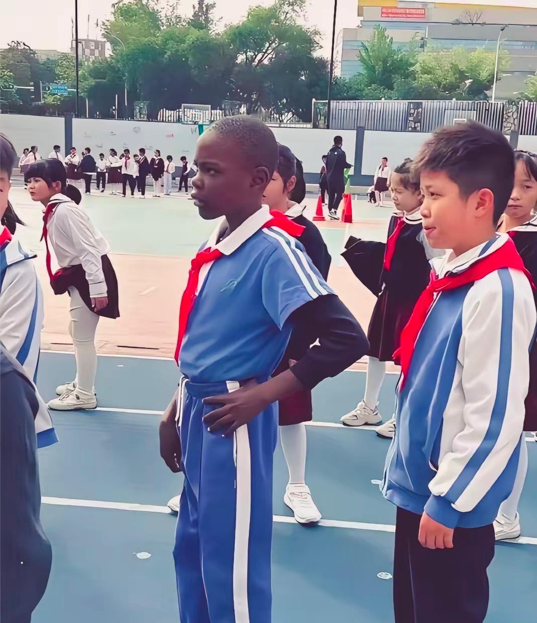 有网友说:父亲是中国的，才能入中国籍！
​就在刚刚！很多国家的专家都会宣传本国的