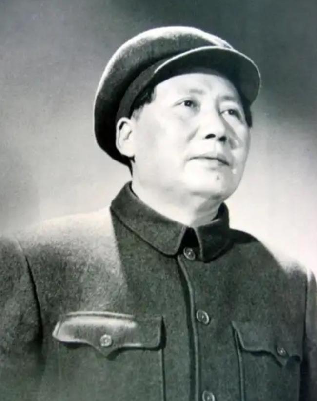 新中国刚成立，一群外国人拿着“欠条”，傲慢地来找毛主席讨债，毛主席的回答令他们大