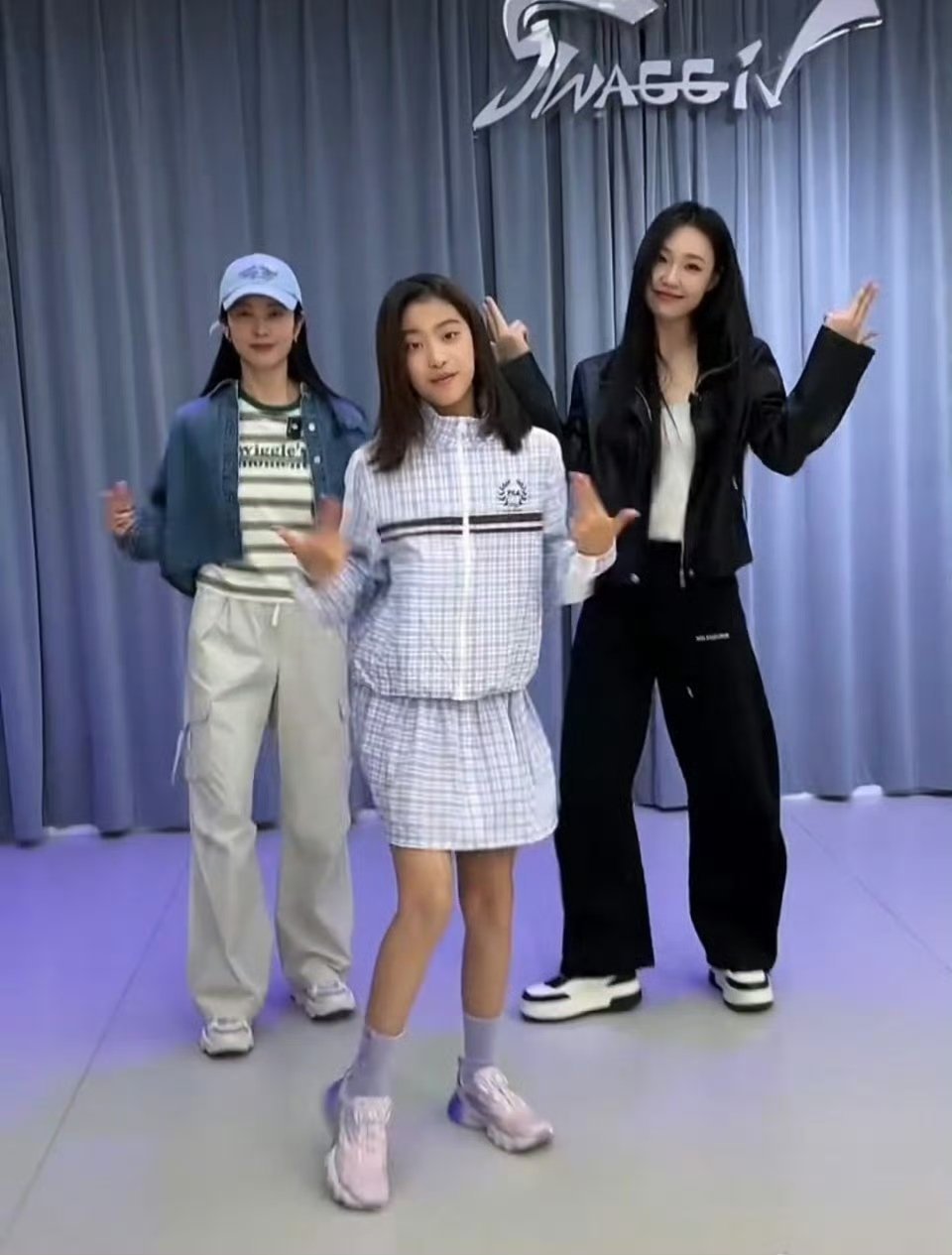 管乐被李雪女儿的学舞速度震惊到了 管乐震惊的样子我反复看了好几遍，李雪女儿学舞速