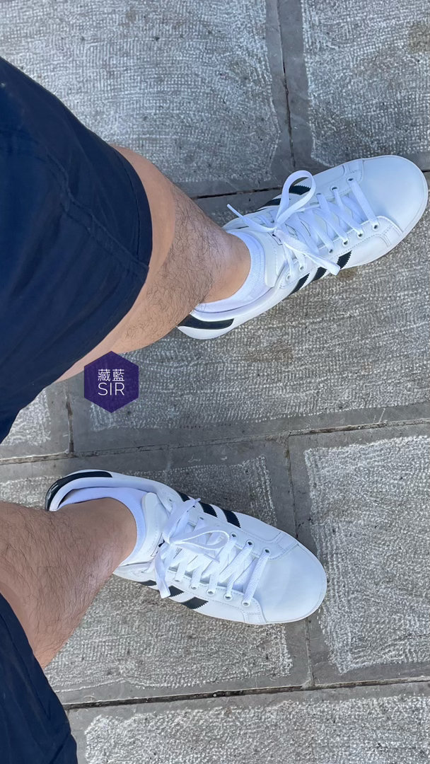 白鞋白袜子，装一把男大这白色是会显大，不知道白NK会不会…… 