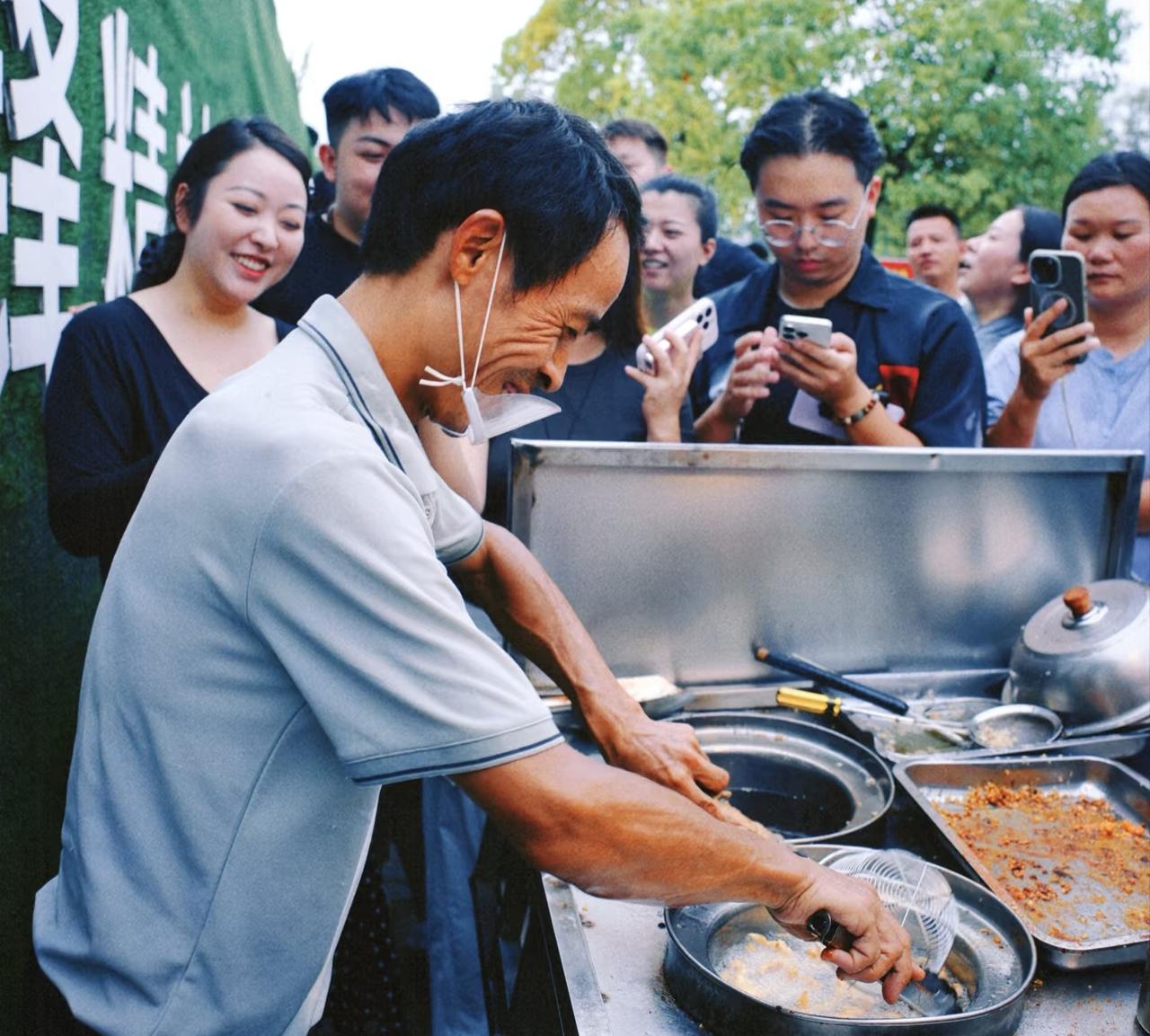 江西景德镇鸡排主理人爆火，如果老板走这3条路，别说月入3万，就是100万也很简单