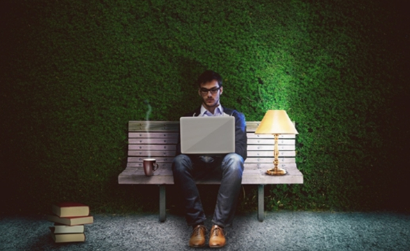 【AI大厂月薪3万疯抢文科生 文科就业率正在被AI拯救 】据媒体报道，不久前，3