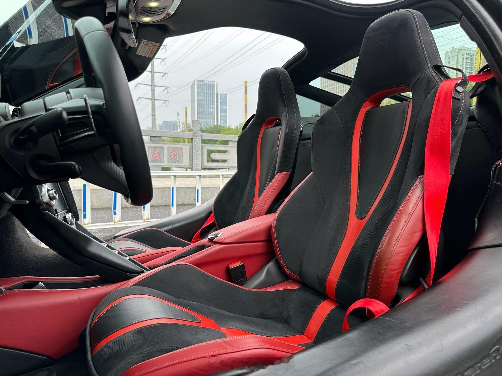 19年7月迈凯伦720s P版 3.7万公里原车 白色贴黑膜 ​​​