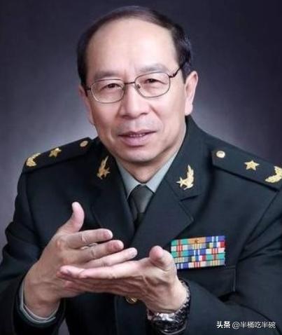 美国记者曾经问金一南，如果把中国2000亿的三峡大坝炸了，中国会怎么办？金一南听