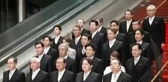 俄罗斯专家曾说：只要中国依旧不与日本对话，对日本实施物资进出口管控，用不了多久日
