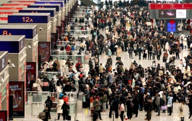 如果中日开战，中国老百姓会怎么样？
开战后，民众生活面临调整，城市居民可能遇到物