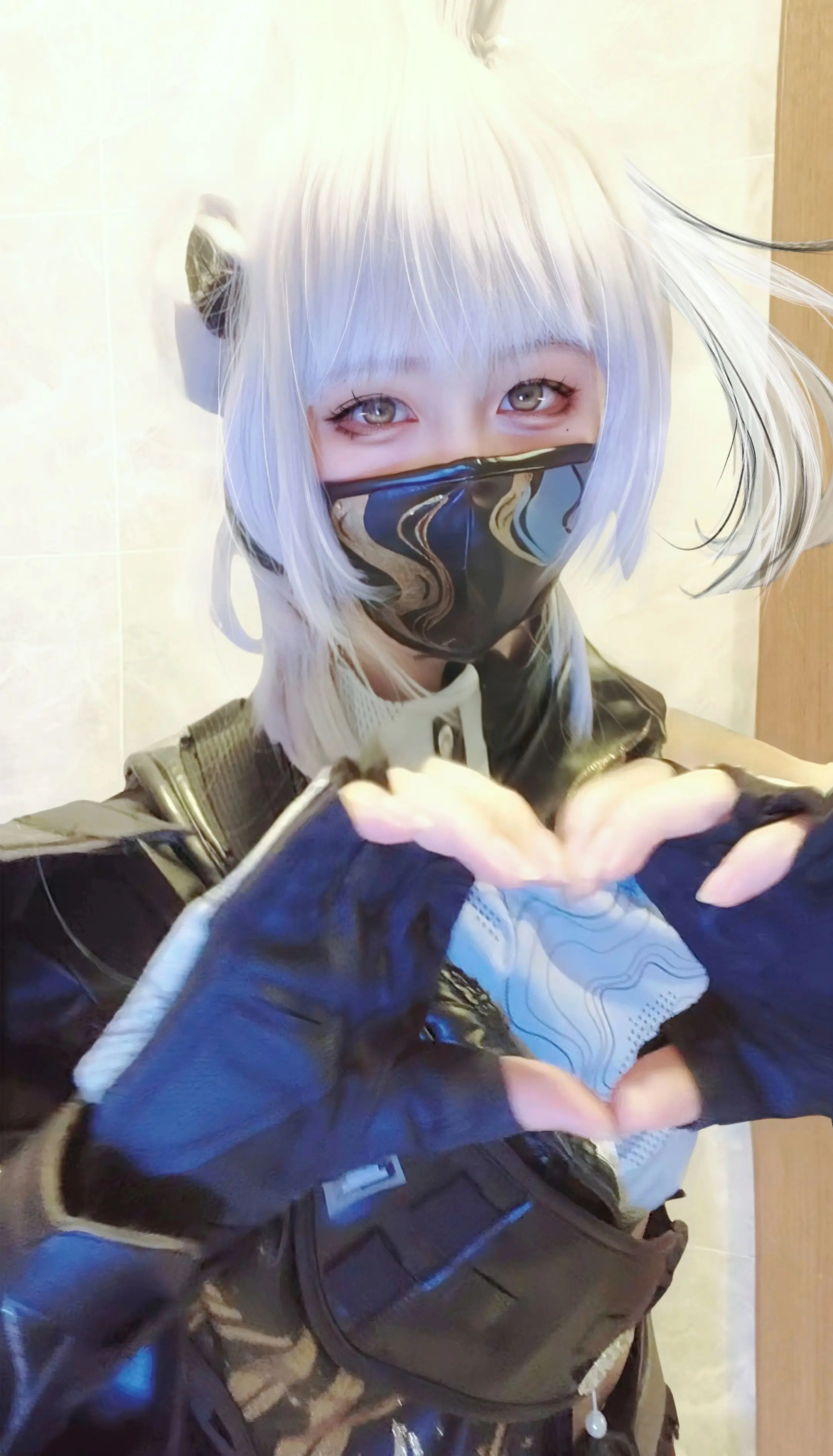 鼠鼠不要你的心 鼠鼠给你比心心。