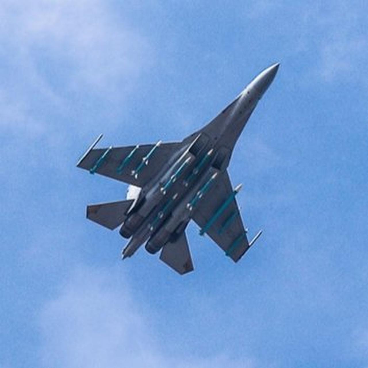华盛顿不给的，开罗可以找北京。8月22号，6架中国空军的歼-16重型战斗机，一口