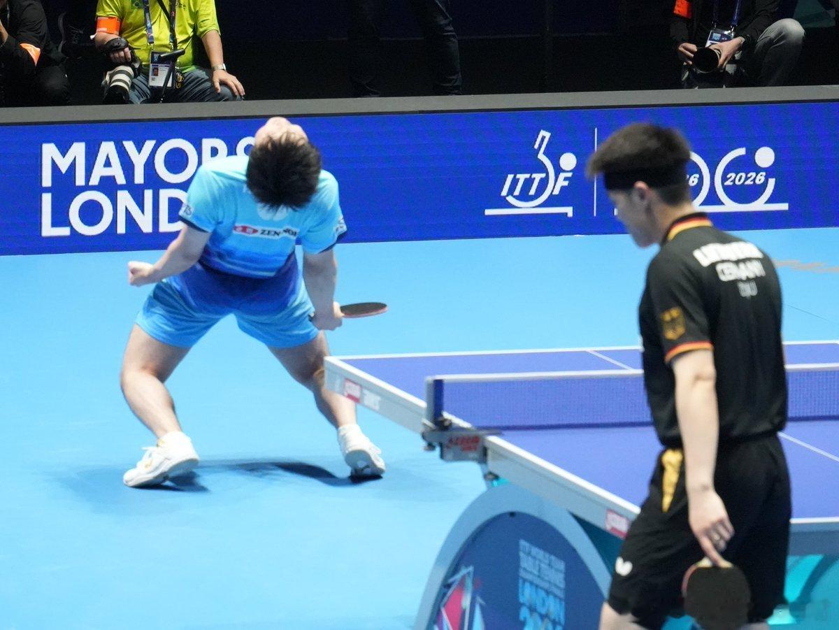 ITTF伦敦世乒赛2026张本智和 260507 1/4决赛战胜德国 图片一组。