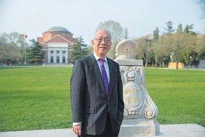 美籍数学家丘成桐在清华任教，被问到：“您现在的薪水有多少？”丘成桐回答：“我在中