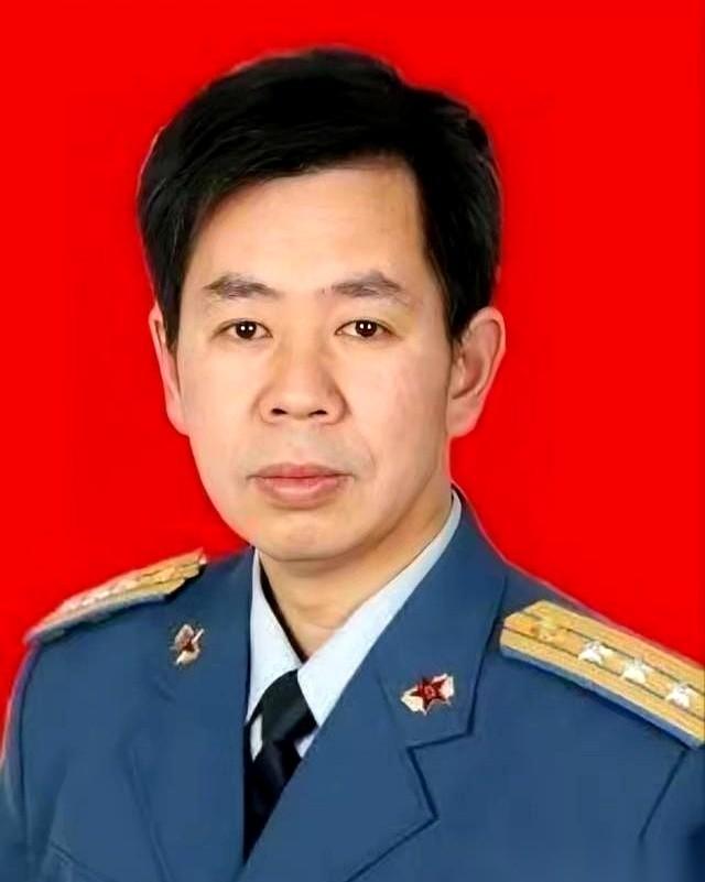 导弹刚竖起来，还没等点火，几万公里外的屏幕上，可能一个红点就亮了。
 
以前一场