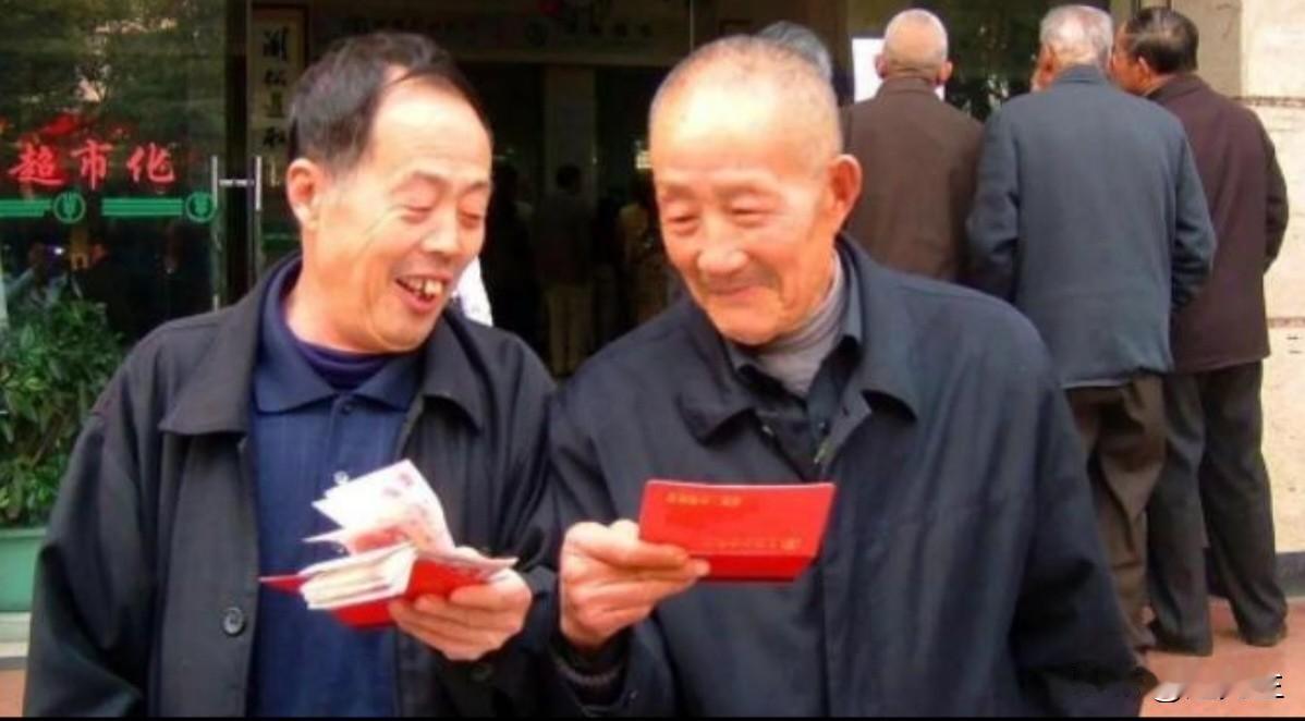 养老金补贴，理性对待！
深夜，微信群里突然炸开一条消息：“所有退休老人都能领病残