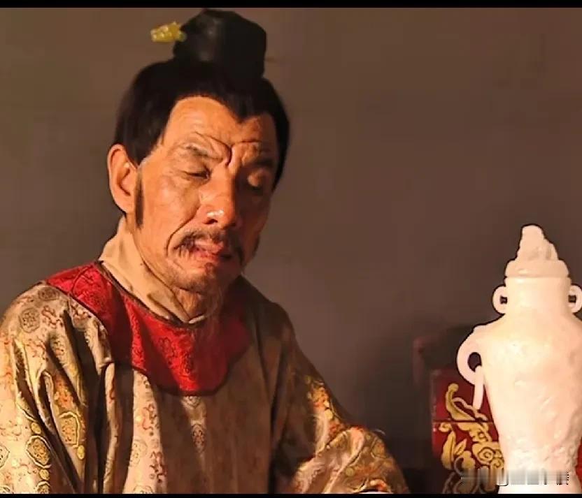 宋徽宗还是端王的时候，特别臭美。古代都是长发，长胡子。每个重视形象的人都随身拿一