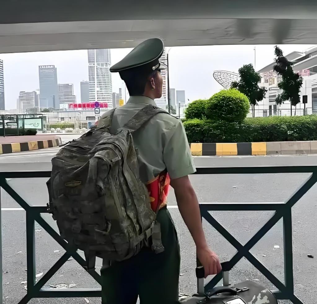 千万别让军旅变成了“枷锁”！老兵退伍回家乡，五大内涵要“改装”！


今天咱来聊