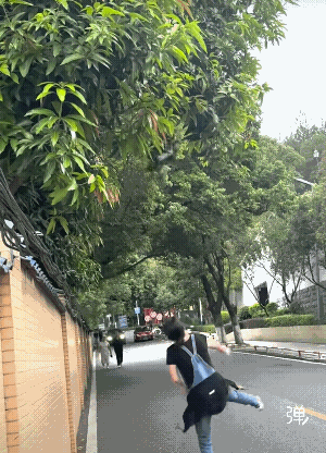芒果，感觉没有熟呀!虽不文明，但情绪价值拉满!