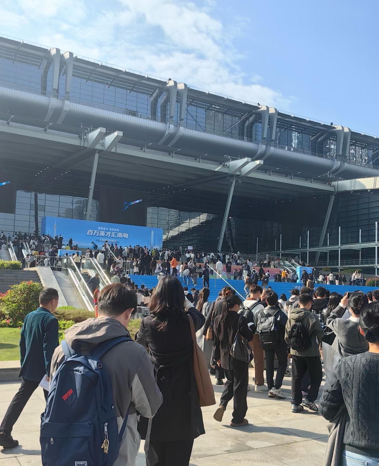 深圳到底多少人没找到工作啊…

百万英才南粤，知道很多外地来的，也有一些应届生学