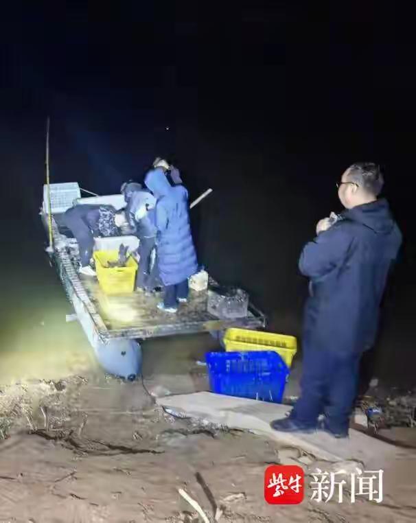 江苏盐城：非法电捕鱼牟利，盐城9人落网 涉案渔获累计超4300斤
近日，盐城公安