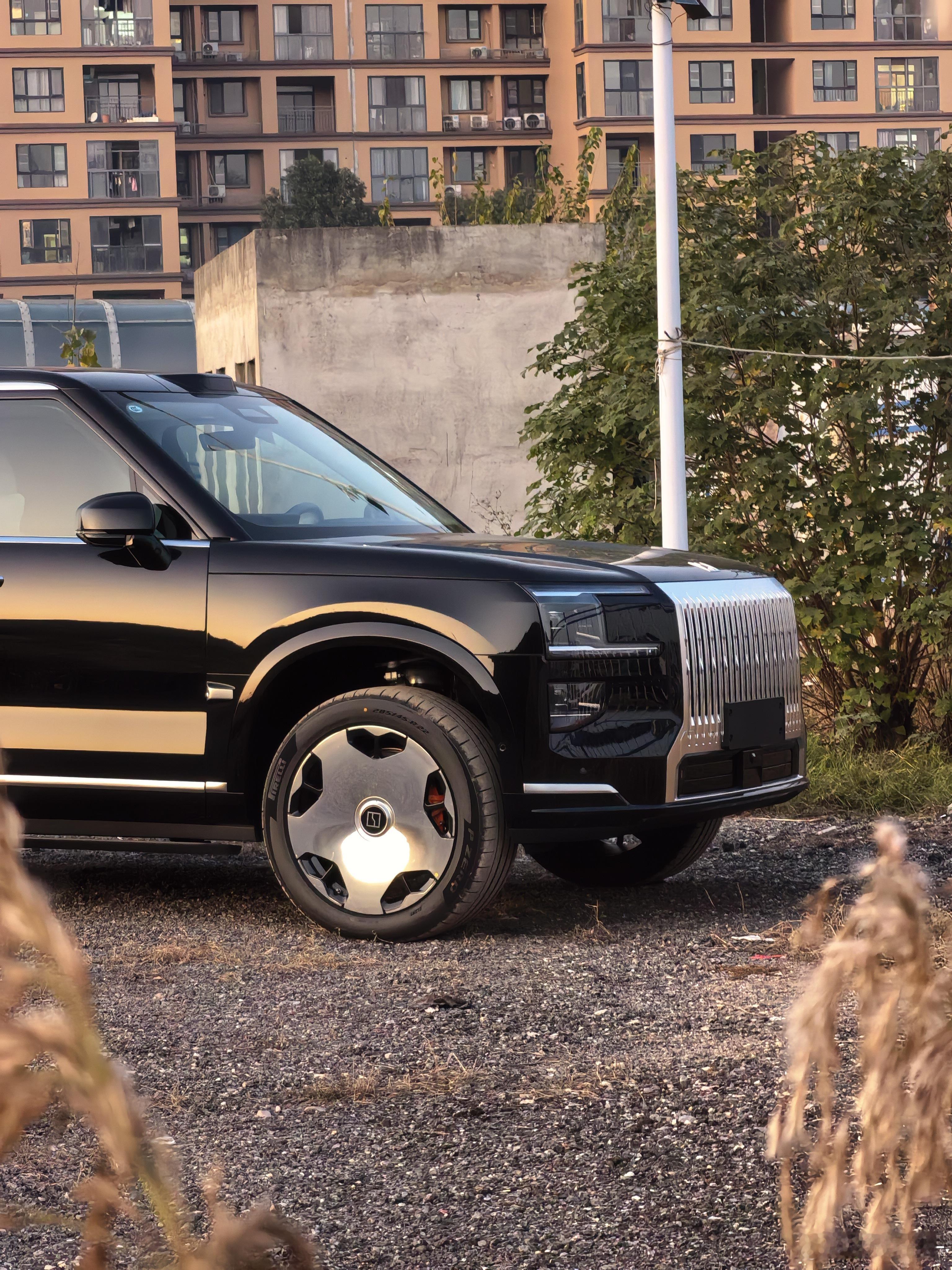 极氪9X行情确实便宜了，但没相差那么多最近确实出口量也下来了下个月应该现车随时都