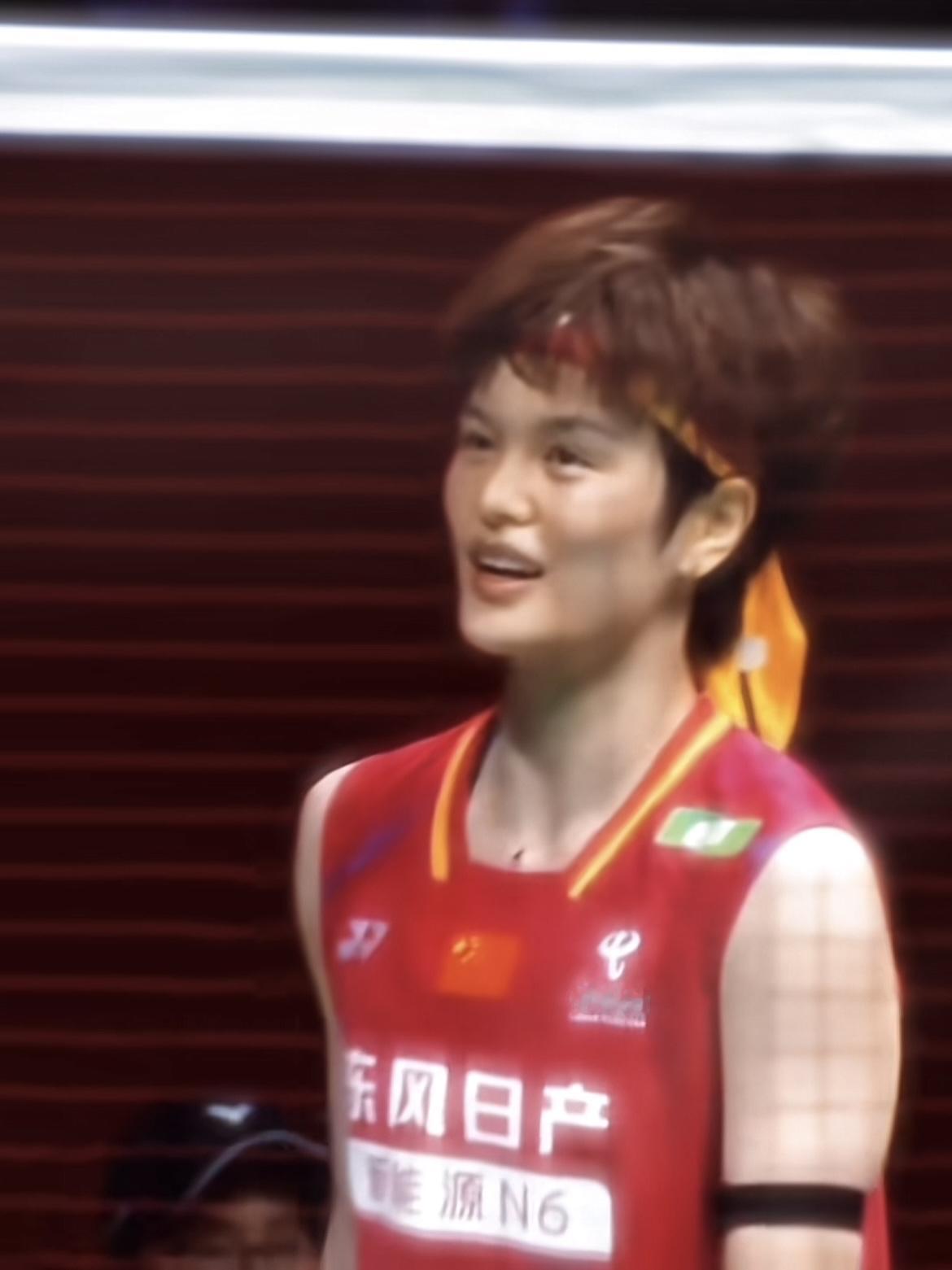 王祉怡把老将辛杜打出8分个位数惨案，昂首晋级女单8强！[耶]
辛杜虽然是老一辈的