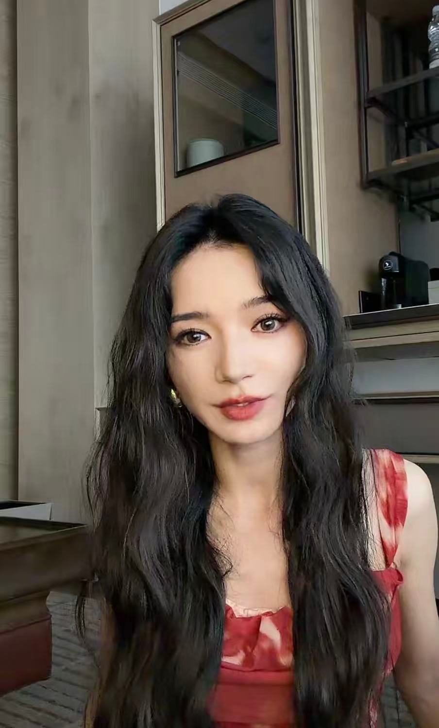 代斯直播说后悔了代斯后悔没有为自己战一把 这次不说“没事”，只说“后悔”。代斯，