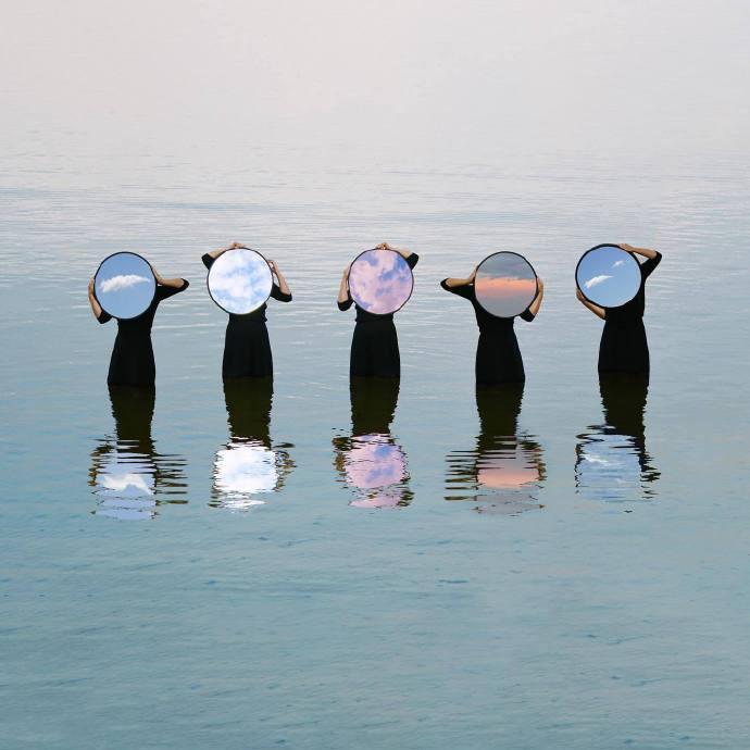 人类最无聊的脑活动之一：就是思考别人怎么看自己。 