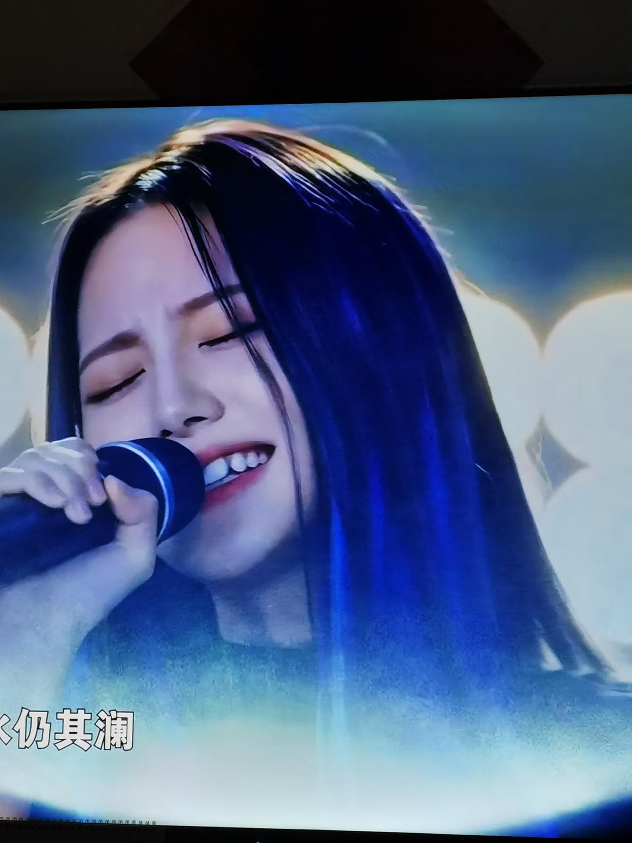 为什么她（他）们一幅痛不欲生的样子？歌唱不是很快乐的吗？