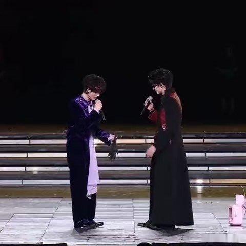 棍铲双人talking全程没有刻意的设计，只有自然流淌的松弛感，四分半的talk
