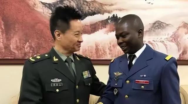 卢旺达其实很懂什么叫“见人下菜”，为了区别我们跟西方，他们搞了个“双轨制”，什么