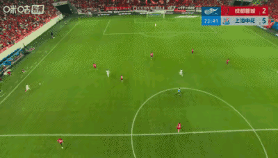 申花和蓉城比赛的央视解说应该是国安队派来的！解说过程中严重偏向申花队，申花进球被